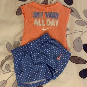 🌺Nike matching top and shorts size 2T🌺